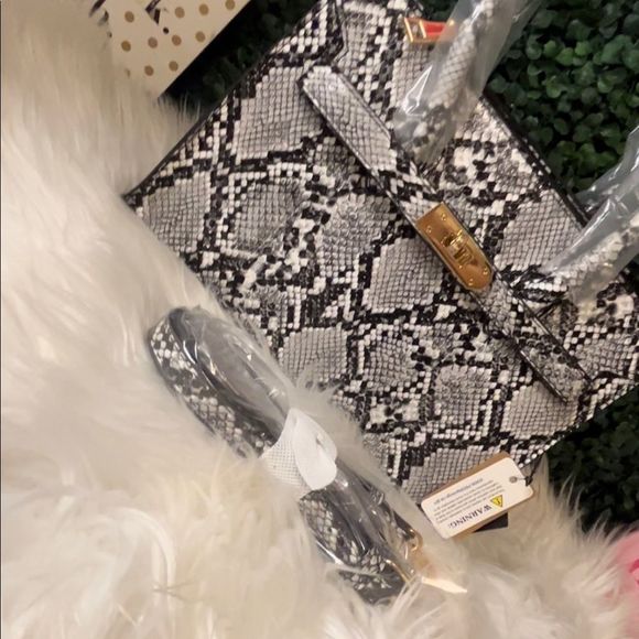 Snake print Crossbody Brand New from Glamorous Accessories - Picture 6 of 6